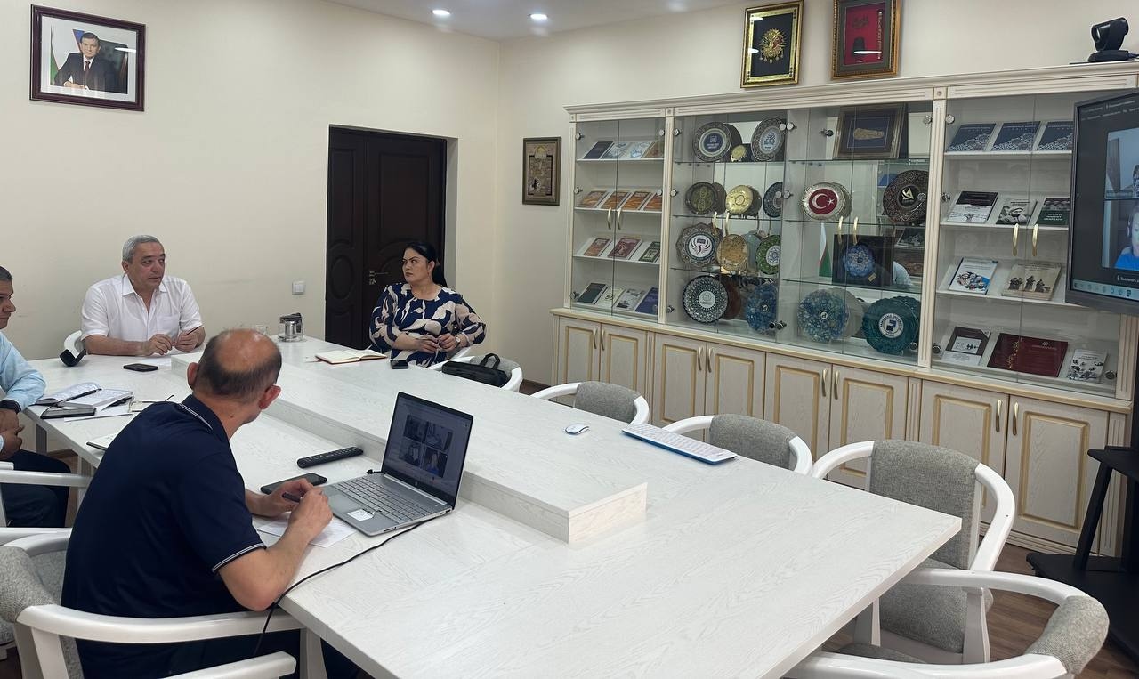 Tarix institutida direktor, akademik Azamat Ziyo va Germaniya tadqiqotlar jamg‘armasining  MDH dasturi rahbari Eliza Braekfelt hamda Mehtild Ko‘hler bilan masofadan uchrashuv