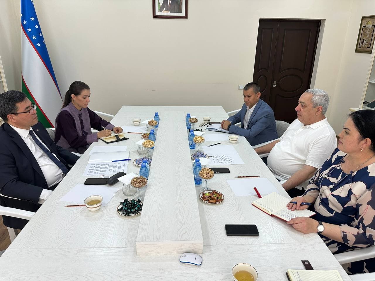 Tarix institutida direktor, akademik Azamat Ziyo va Turkmaniston Respublikasining O‘zbekistondagi Favqulodda va muxtor elchisi Shadurdi Merodov o‘rtasida uchrashuv