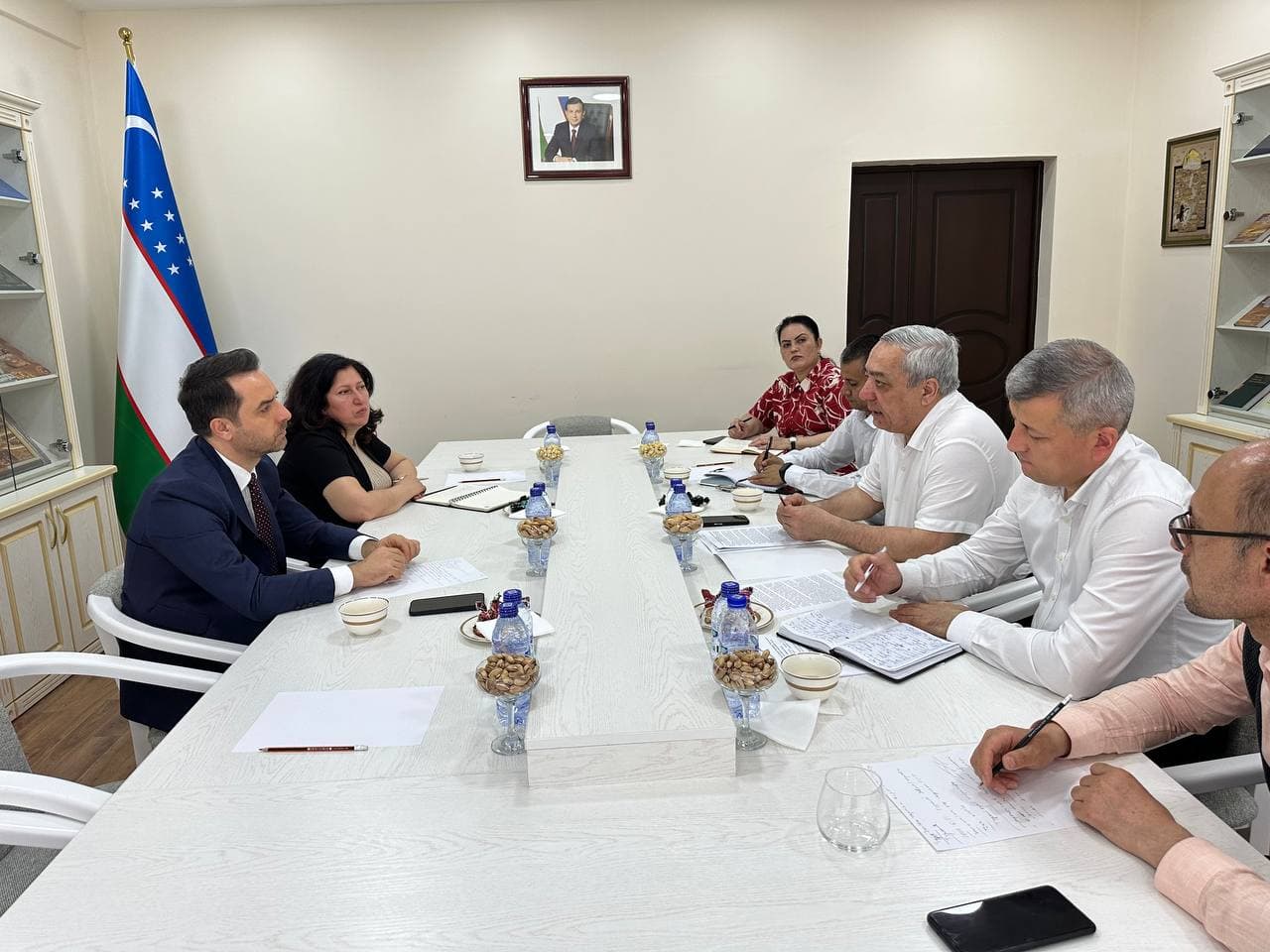 Tarix institutida direktor, akademik Azamat Ziyo va Turkiya Respublikasining O‘zbekistondagi Favqulodda va muxtor elchisi Ufuq Ulug‘tash o‘rtasida uchrashuv