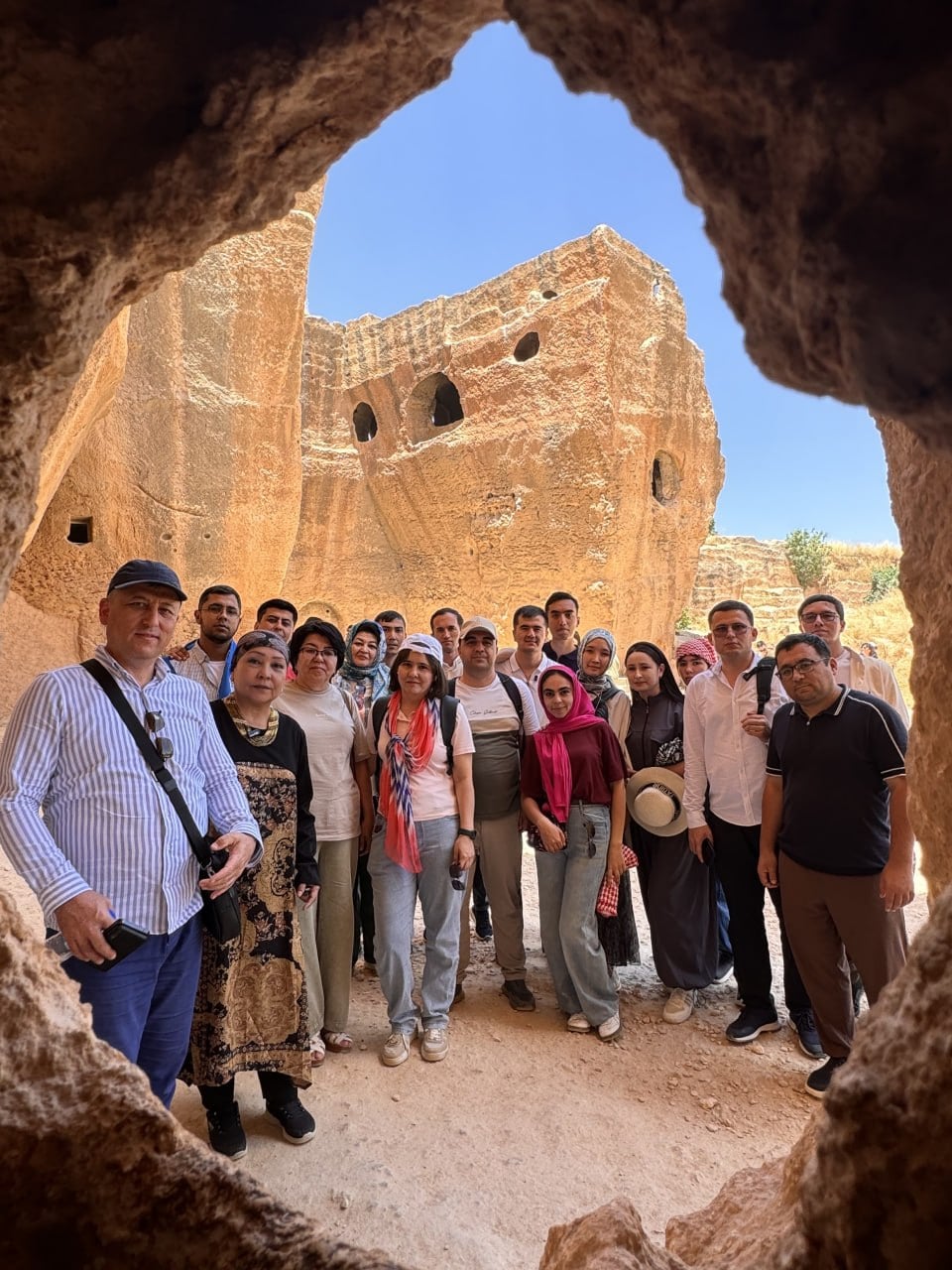 15 – 16-iyun kunlari FA Tarix instituti yosh olimlari uchun Mardin va Urfa shaharlaridagi tarixiy o‘rinlarni kezish va o‘rganish ishlari uyushtirildi