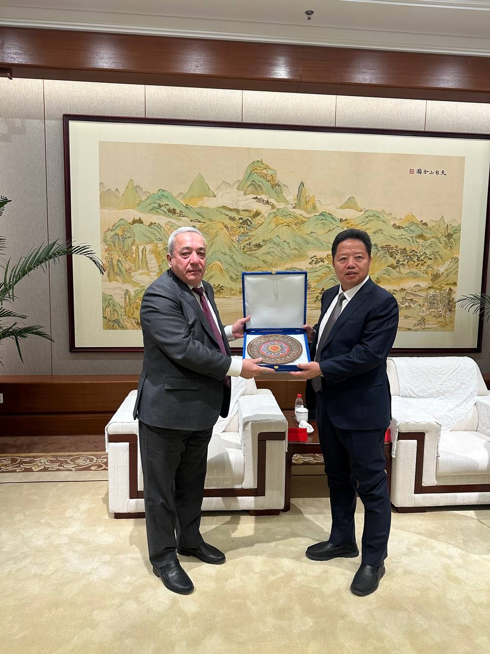 Tarix instituti direktori, akademik Azamat Ziyoning Xitoyga ilmiy safari yakunlandi